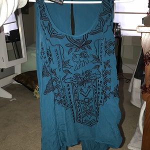 Cute shirt with slit back